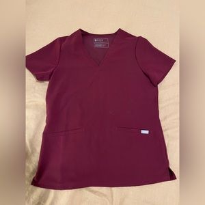 Figs Brand, size small, double pocket maroon short sleeve scrub top
